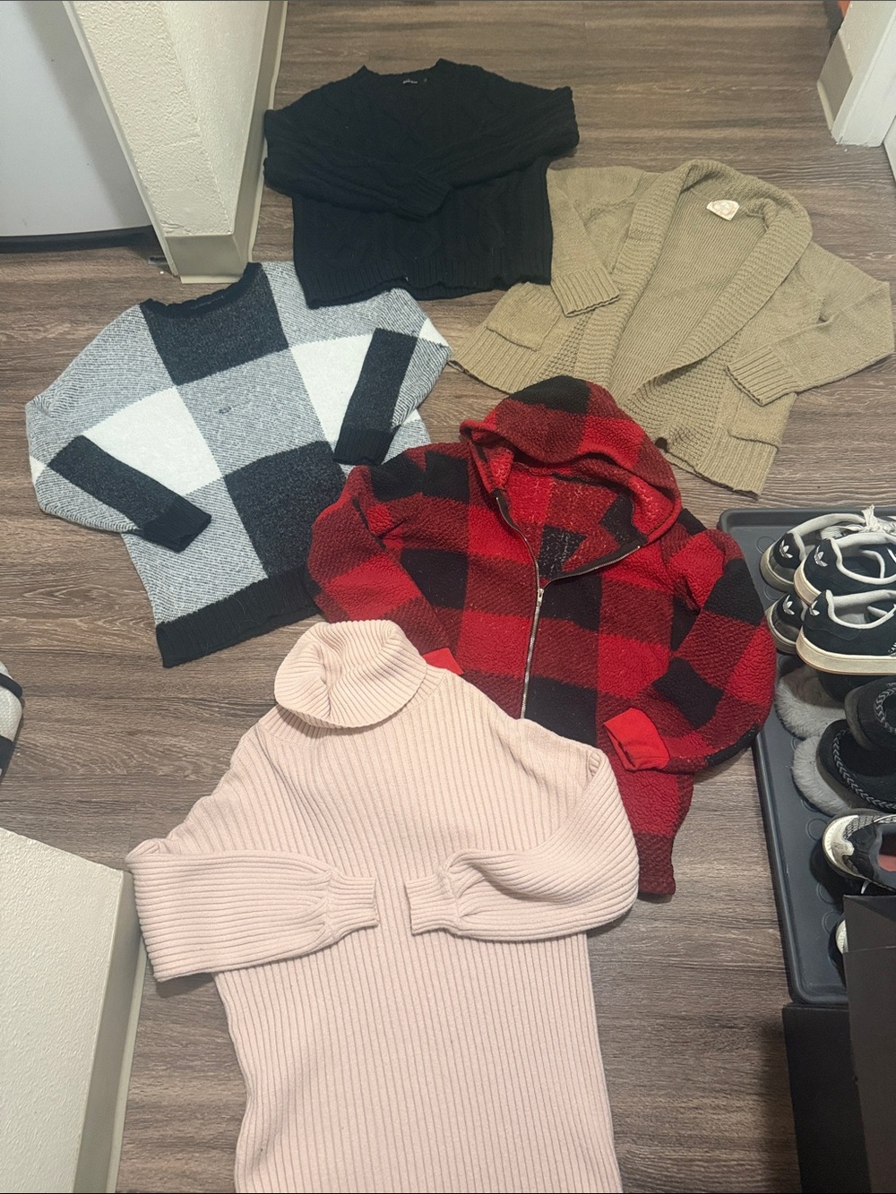Women’s Size Large Sweater Bundle - 5 total